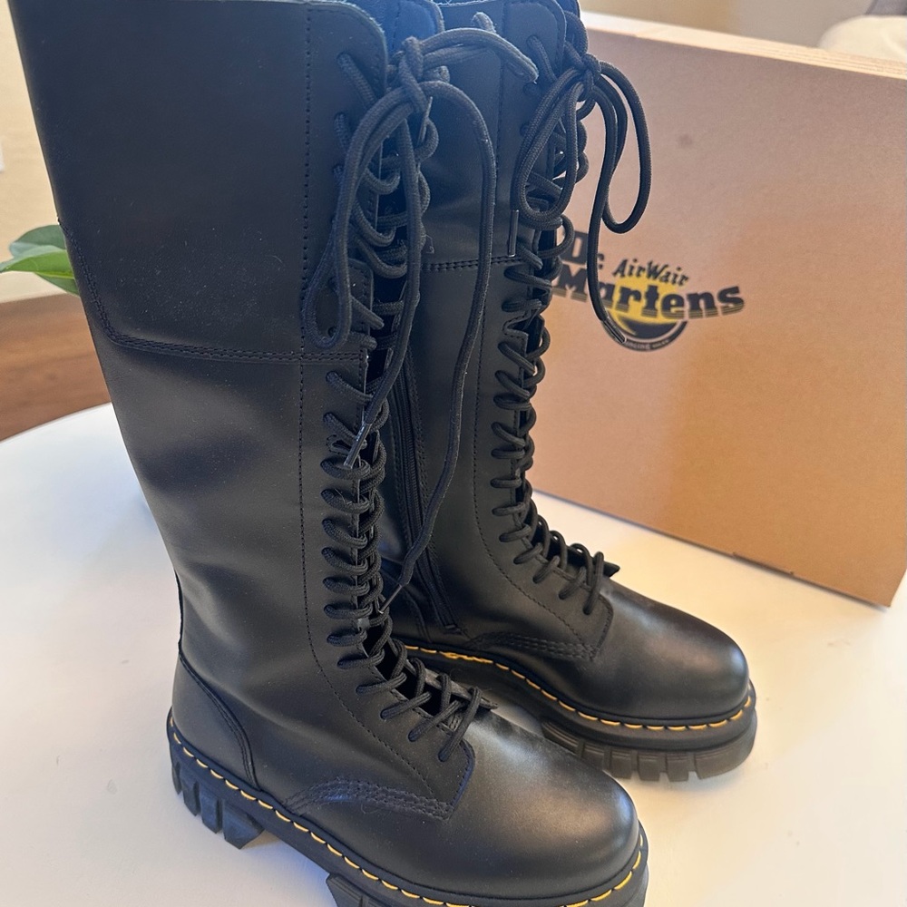 Dr. Martens Audrick 20i Knee-High Platform Boots – NIB – Discontinued – US 9